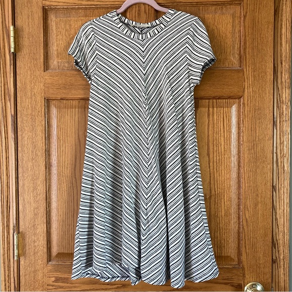 A Beautiful Soul Dresses & Skirts - 5/$15 A Beautiful Soul Black & White Striped Dress X (=XL)